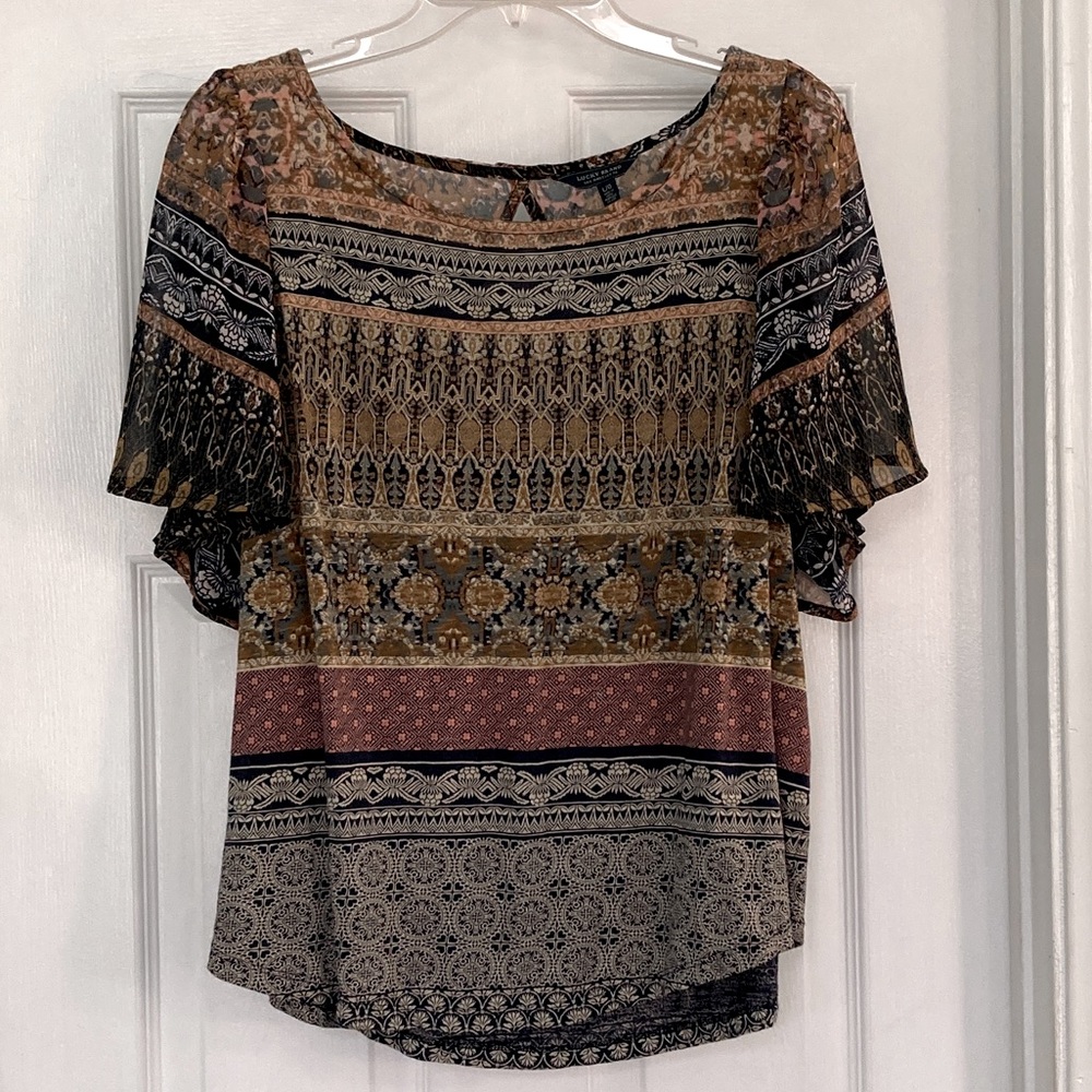 L Lucky Brand Blouse with triangle keyhole back 🪴